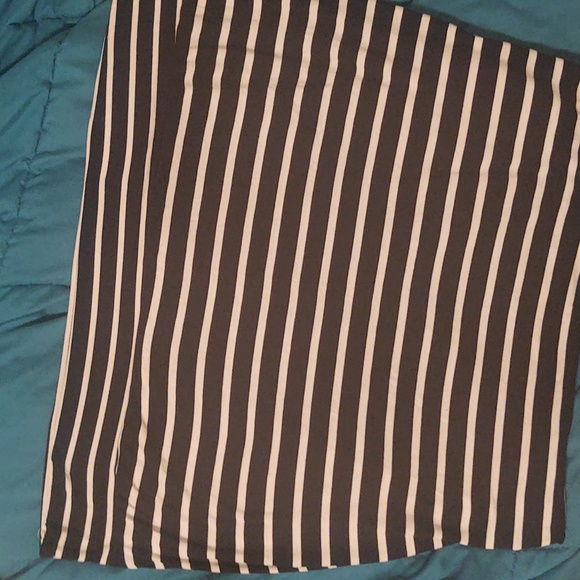 Black and White Maxi Skirt - Picture 3 of 3